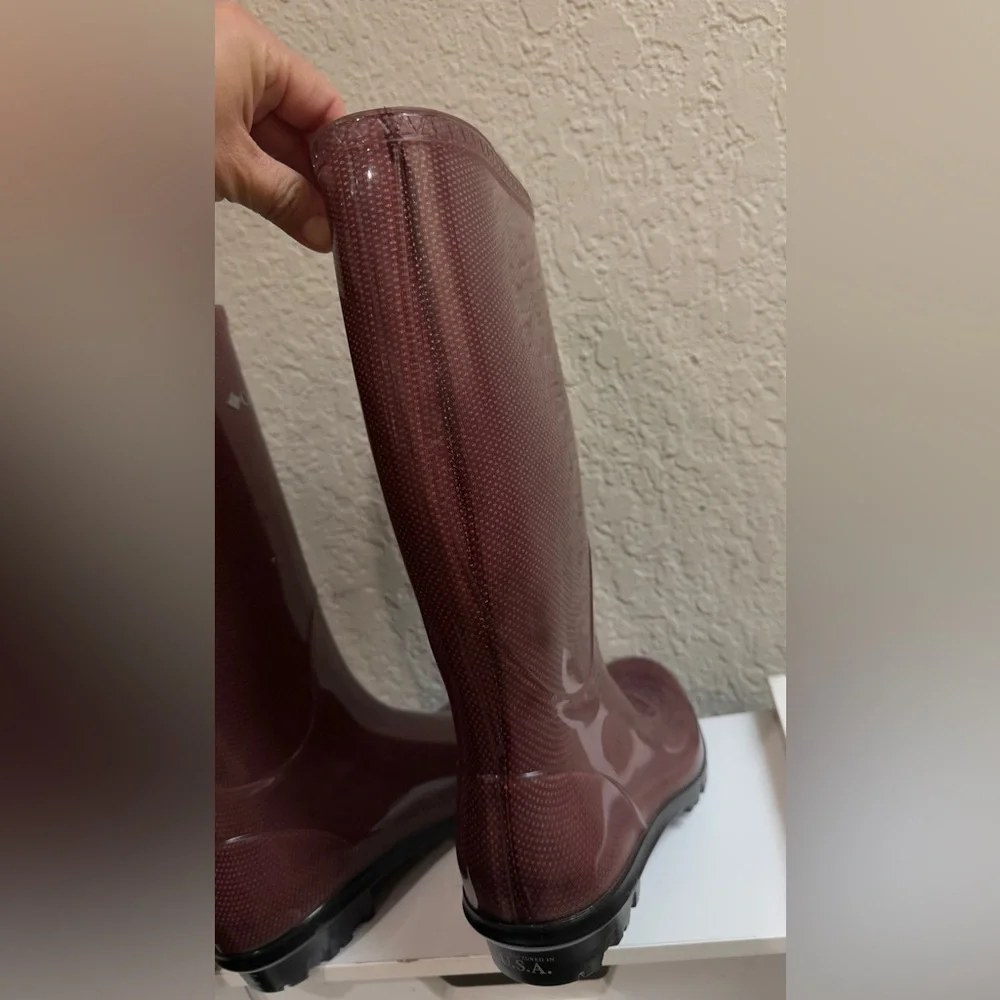 Columbia Women's Luscher Omni-Heat rain boots in a cabernet/burgundy color. Sz 9